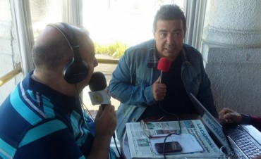 Diego Pérez en el móvil desde el Torreón del Monje