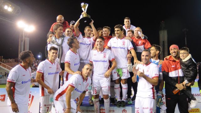 Huracán se quedó con la copa de verano al vencer a San Lorenzo 2 a 0