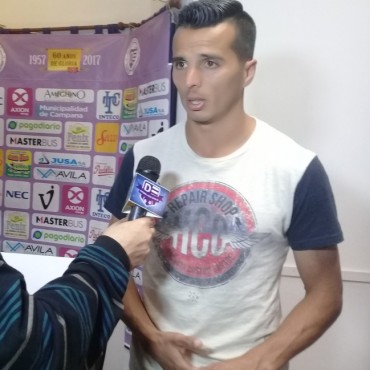 Villa Dàlmine con la vuelta de Renso Pèrez juega en Campana
