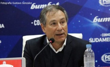 Ariel Holan: tuvimos que aguantar con diez el empate