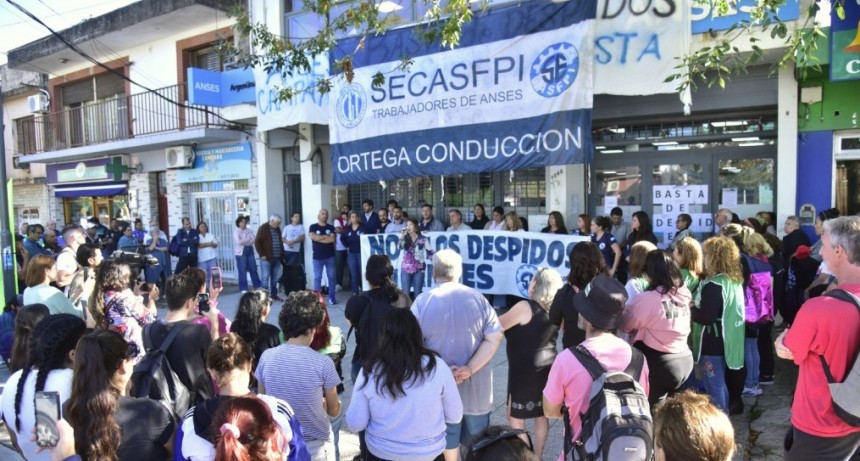 Jornada de Solidaridad con Trabajadores de ANSES Frente a Despidos Masivos
