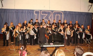 Con un importante y emotivo Mega Encuentro Coral “En-Canta” se homenajeó a Campana