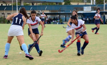 El equipo femenino de Hockey del Campana Boat Club cayó contra el puntero