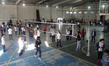 Más de 300 chicos participaron del intercolegial de voley