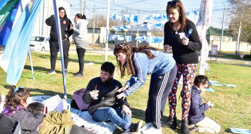 Soledad Alonsó celebró el Día de la Independencia con vecinos del Barrio Lubo