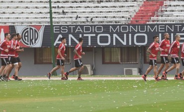 El plantel profesional de River Plate se entrenó en el Estadio Monumental