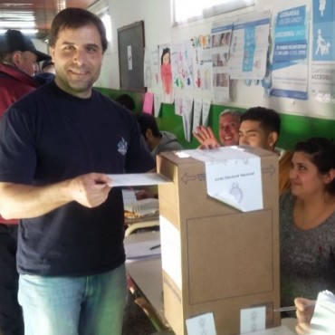 Lautaro Rìos votò en la Escuela Nº 7