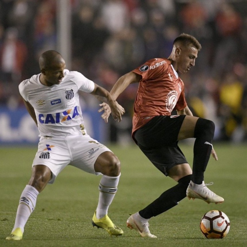 Independiente de Avellaneda y Santos de Brasil empataron sin goles