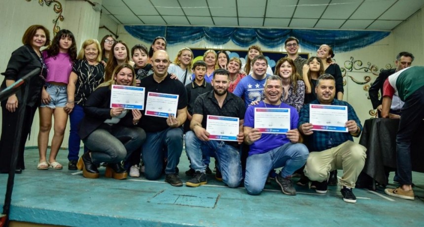 Entrega de diplomas a 53 campanenses del Plan Fines 