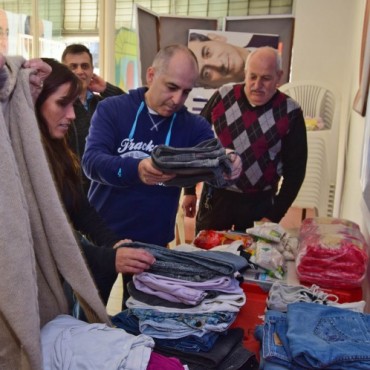 El PJ fue a cocinar a San Cayetano y Otamendi