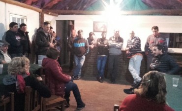 Abella y Roses mantuvieron un encuentro con vecinos del barrio Villanueva