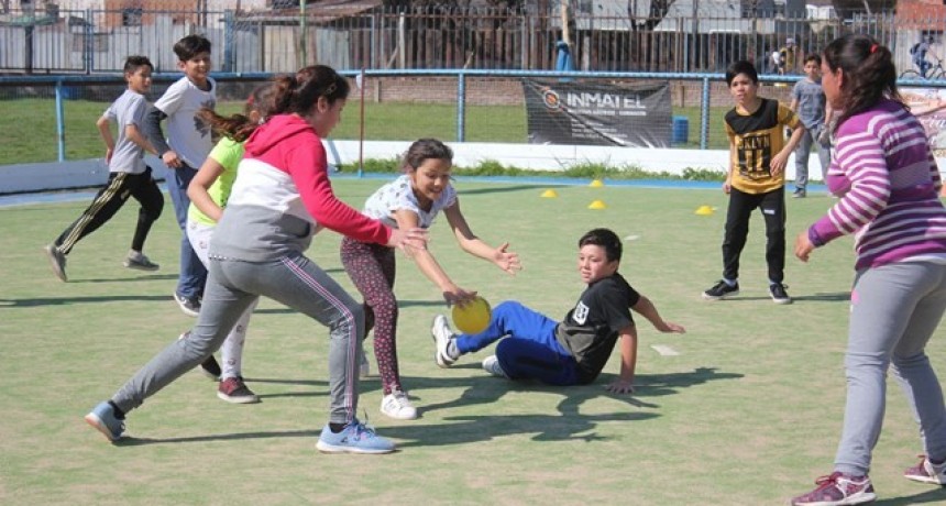 Unos 300 chicos participaron de un intercolegial de handball