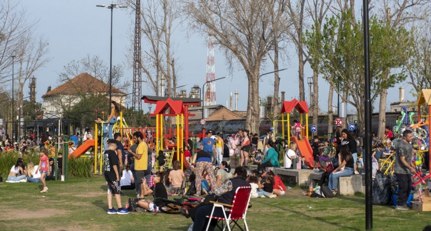 Cientos de familias celebraron la llegada de la primavera en la Costanera