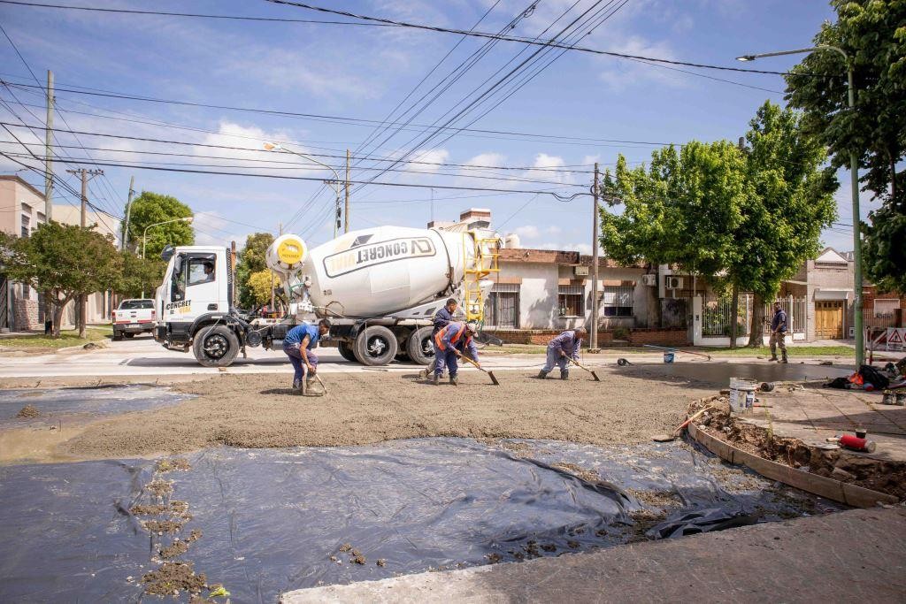 Abella supervisó el avance del plan de bacheo urbano de hormigón