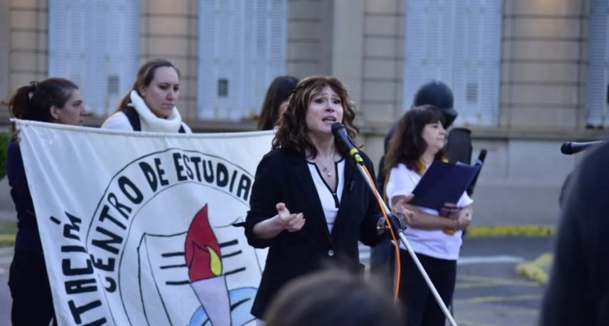 Soledad Alonso participó de la 2° Marcha Estudiantil en Defensa de la Educación Pública en Campana