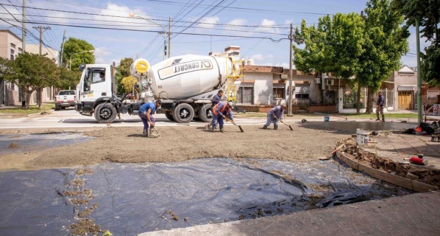 Abella supervisó el avance del plan de bacheo urbano de hormigón