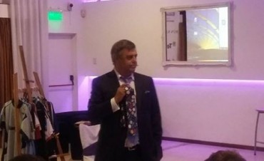 Disertación de Claudio Destefano en la Jornada de Futbol, Marketing y Management