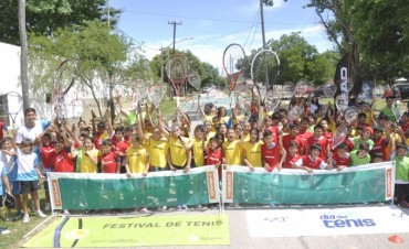 Más de 100 chicos de Otamendi participaron de un Festival de Tenis
