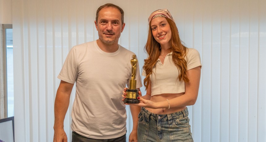 Abella recibió a la influencer campanense Lucila Mollesi, ganadora del Martín Fierro a mejor streamer