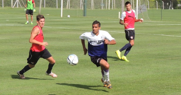 Villa Dálmine realizó su primer ensayo futbolístico ante Independiente