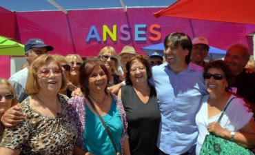 DIEGO BOSSIO INAUGUR&Oacute; EL PARADOR ANSES VERANO EN MAR DEL PLATA 