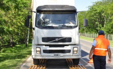Ruta N&deg; 4: Tr&aacute;nsito y Transporte Municipal incrementa los controles de pesaje de camiones