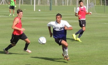 Villa D&aacute;lmine realiz&oacute; su primer ensayo futbol&iacute;stico ante Independiente