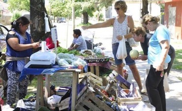 La Feria de Productores Locales visit&oacute; nuevamente la Plaza del Barrio Ariel del Plata
