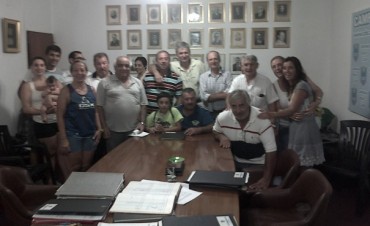 Se entregaron 15 nuevos carnets de socios vitalicios de Campana Boat Club