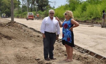 La Intendente Giroldi recorri&oacute; las obras de construcci&oacute;n de la colectora del B&deg; Las Acacias