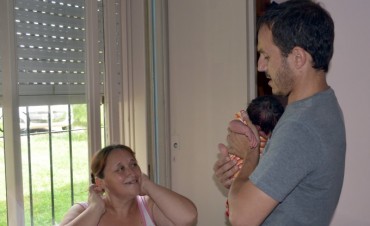 El intendente visit&oacute; al primer beb&eacute; del a&ntilde;o