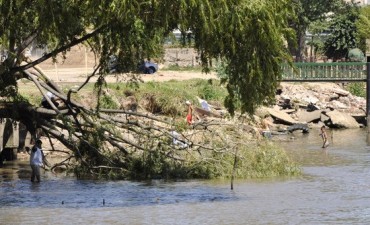 El Municipio reitera la prohibici&oacute;n de ba&ntilde;arse en el R&iacute;o Paran&aacute; 
