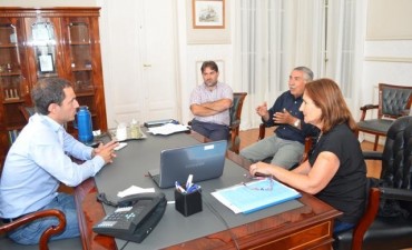 Abella recibi&oacute; a integrantes de la Asociaci&oacute;n Isle&ntilde;os Unidos II