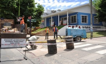 El Municipio repar&oacute; la carpeta asf&aacute;ltica de Alberdi y Av. Varela