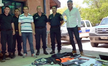 Abella felicit&oacute; al personal policial que desbarat&oacute; una peligrosa banda que asolaba a barrios de Ruta 4