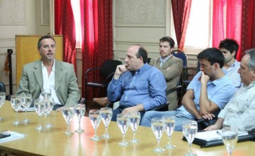 HCD: El Presidente Sergio Roses junto a los Concejales mantuvieron un encuentro con representantes de la Empresa Tenaris.