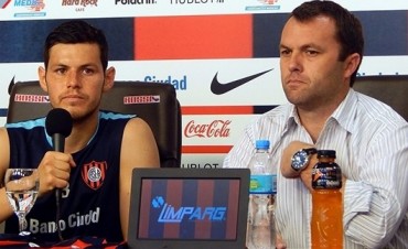 El defensor colombiano Pedro Franco fue presentado en conferencia de prensa 