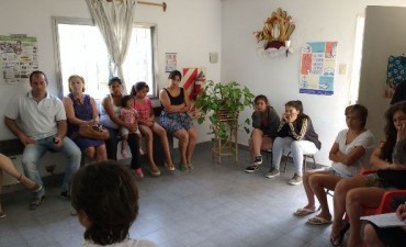 Reuni&oacute;n con vecinos del barrio Los Pioneros por el caso de Hantavirus 