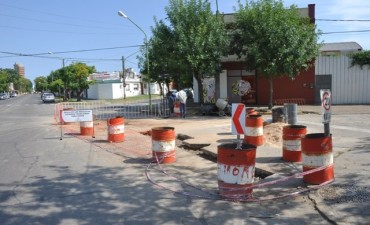 Contin&uacute;a la reparaci&oacute;n de baches producidos por p&eacute;rdidas de agua