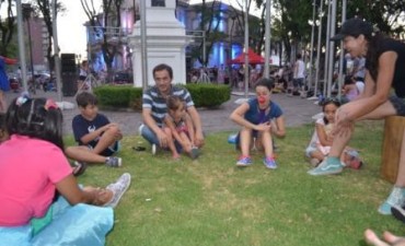 Los libros y el arte &ldquo;invadieron&rdquo; la plaza Eduardo Costa