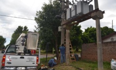Cambian otro tablero el&eacute;ctrico que pon&iacute;a en riesgo a los vecinos