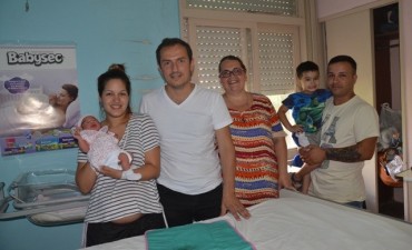 El Intendente visit&oacute; a Victoria, la primera beb&eacute; del a&ntilde;o 