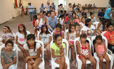 Abella particip&oacute; del lanzamiento de los Talleres de Verano en Otamendi 