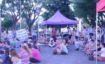 En el marco del Camping Art&iacute;stico, la Biblioteca Municipal &ldquo;sali&oacute;&rdquo; a la plaza Eduardo Costa 