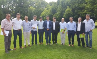 Abella particip&oacute; de un encuentro de intendentes con agenda habitacional