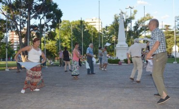 Arrancaron las clases de tango y folklore en el Patio de las Am&eacute;ricas
