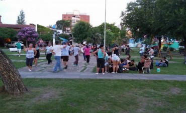 Este jueves se dictar&aacute; una nueva clase de folklore en la Plaza 1&ordm; de Mayo
