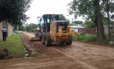 Cuadrillas municipales trabajan en simult&aacute;neo en distintos barrios para mejorar su infraestructura 