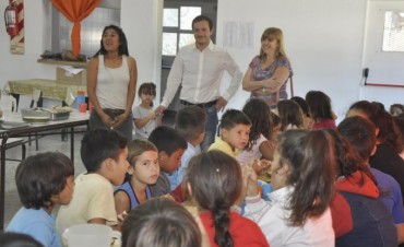 El Intendente visit&oacute; la escuela de Otamendi 