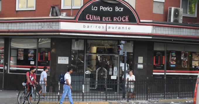 Cierran el m&iacute;tico bar LA PERLA de Once